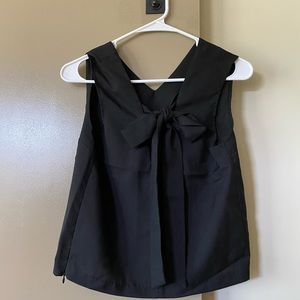 Sleeveless top with back ribbons